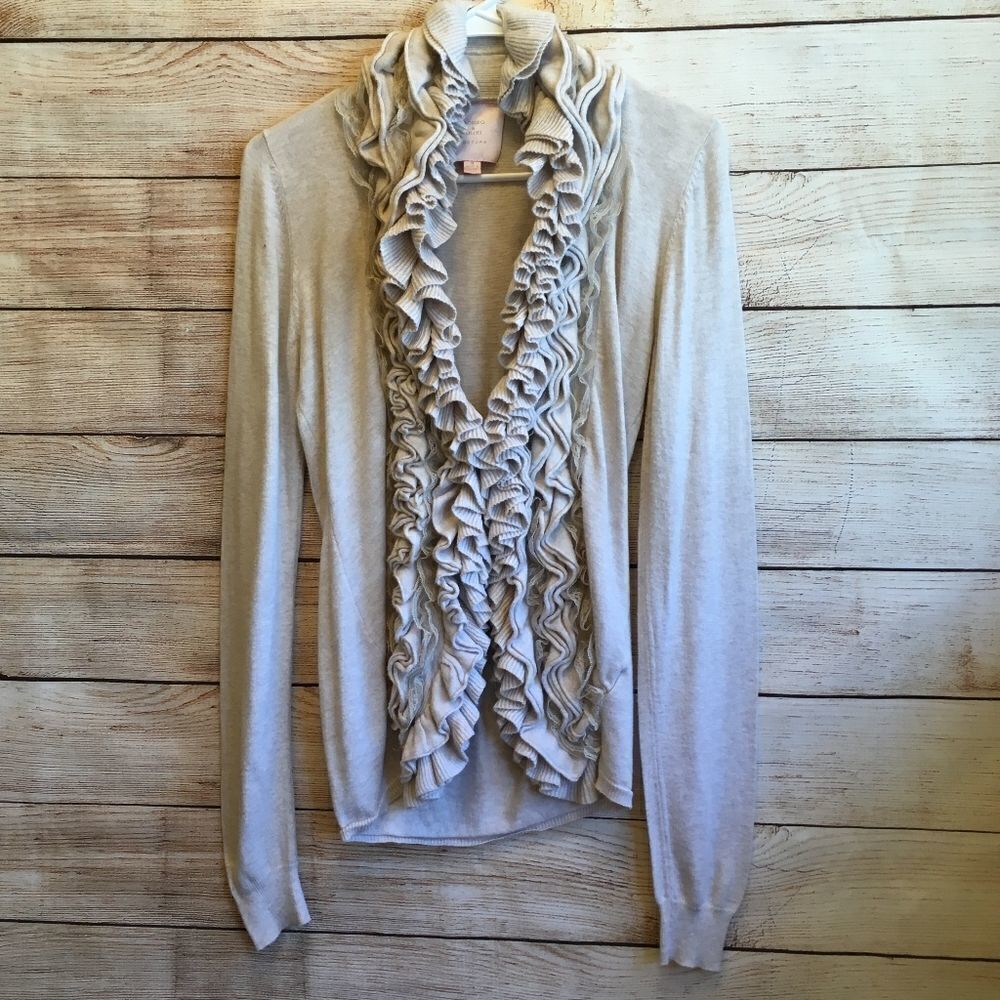 ROMEO AND JULIET COUTURE RUFFLE‎ FRONT SWEATER IN CREAM